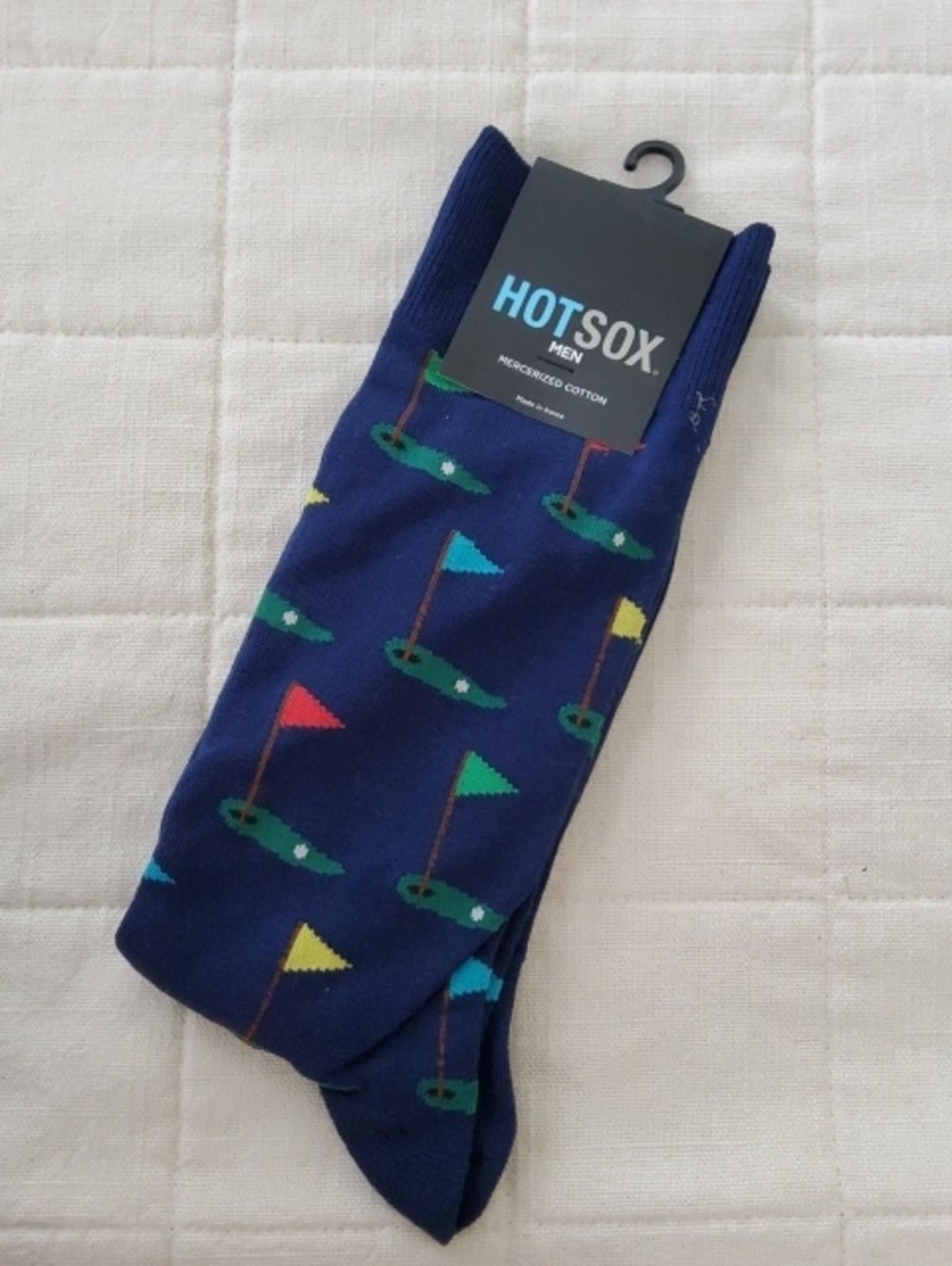 Hot Sox Navy Men’s Socks with Multicolor Golf Flag Pattern
